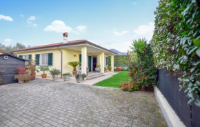 Lovely Home In Capezzano With Kitchen